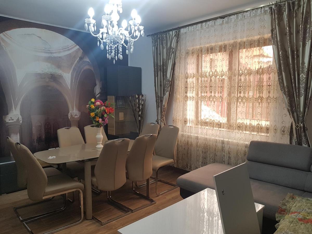 Casa Cojanu Hotell Petroşani Eksteriør bilde