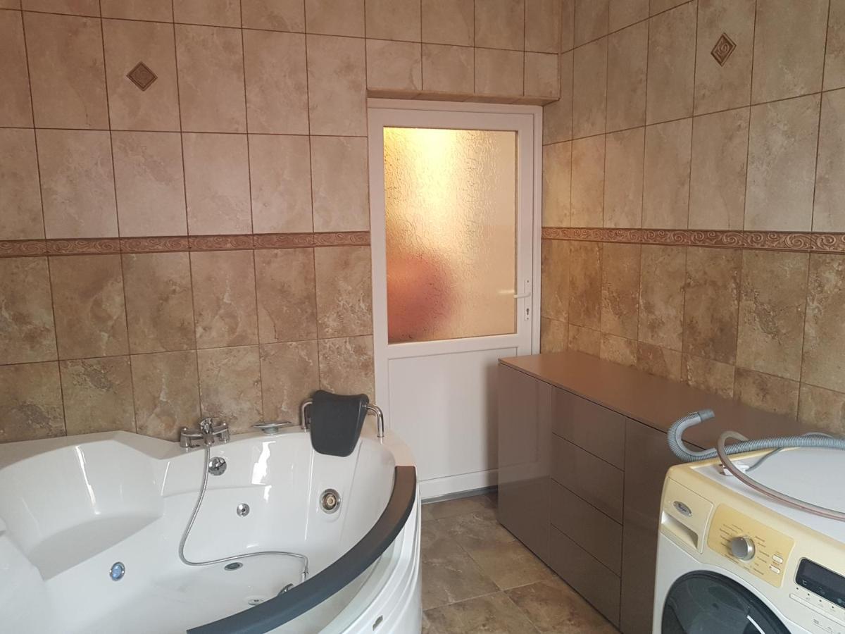 Casa Cojanu Hotell Petroşani Eksteriør bilde