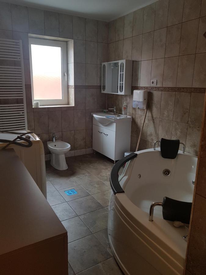 Casa Cojanu Hotell Petroşani Eksteriør bilde